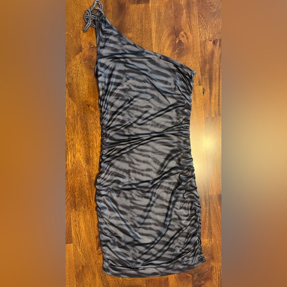 77. Symphony One-Shoulder Bandage Metallic Tiger Print Mini Dress Grey/Black (S) - Picture 8 of 15